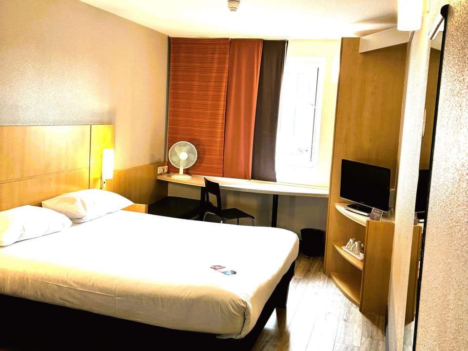 Double Room, 1 Double Bed | Desk, soundproofing, free cribs/infant beds, free WiFi