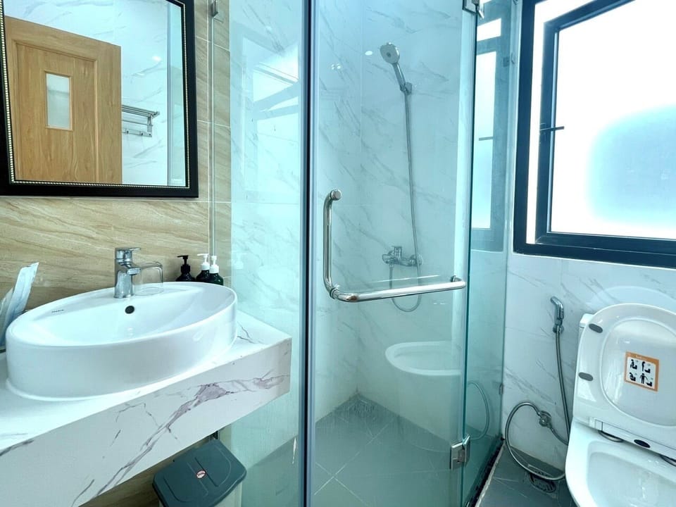 Hydromassage showerhead, free toiletries, hair dryer, bathrobes