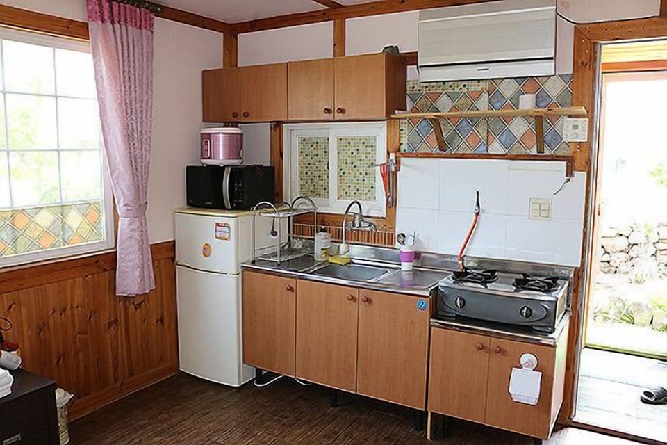 Full-size fridge, microwave, stovetop, cookware/dishes/utensils