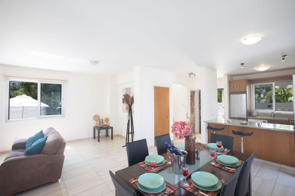 Villa, 3 Bedrooms, Private Pool, Garden View | Dining