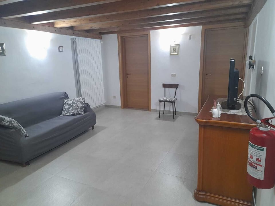 House, 1 Bedroom, City View | Living room
