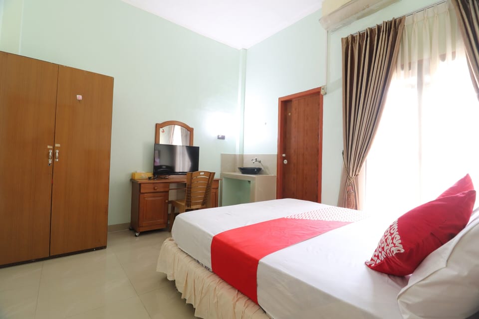 Standard Double Room | Laptop workspace, WiFi (free), bed sheets