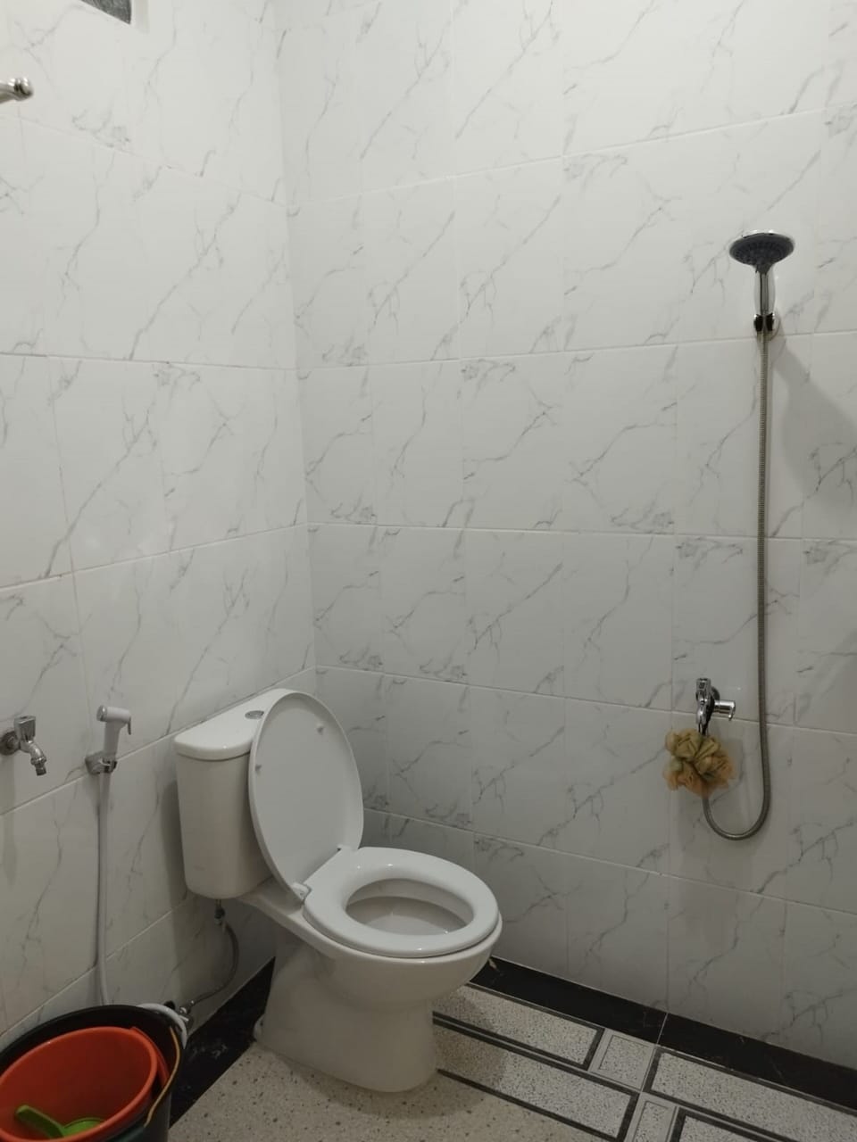 Standard Double Room | Bathroom | Shower, towels