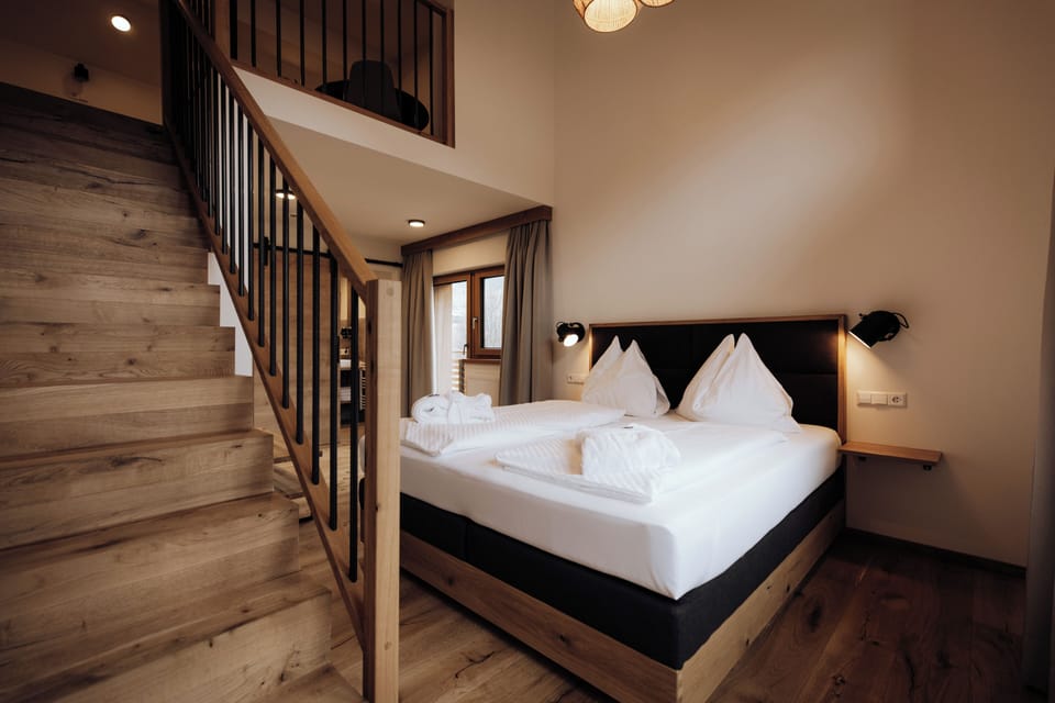 Gallery Suite, Non Smoking | Desk, blackout drapes, iron/ironing board, free WiFi
