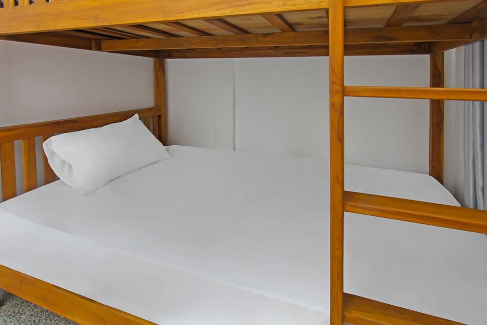 Deluxe Double Room | Desk, laptop workspace, bed sheets