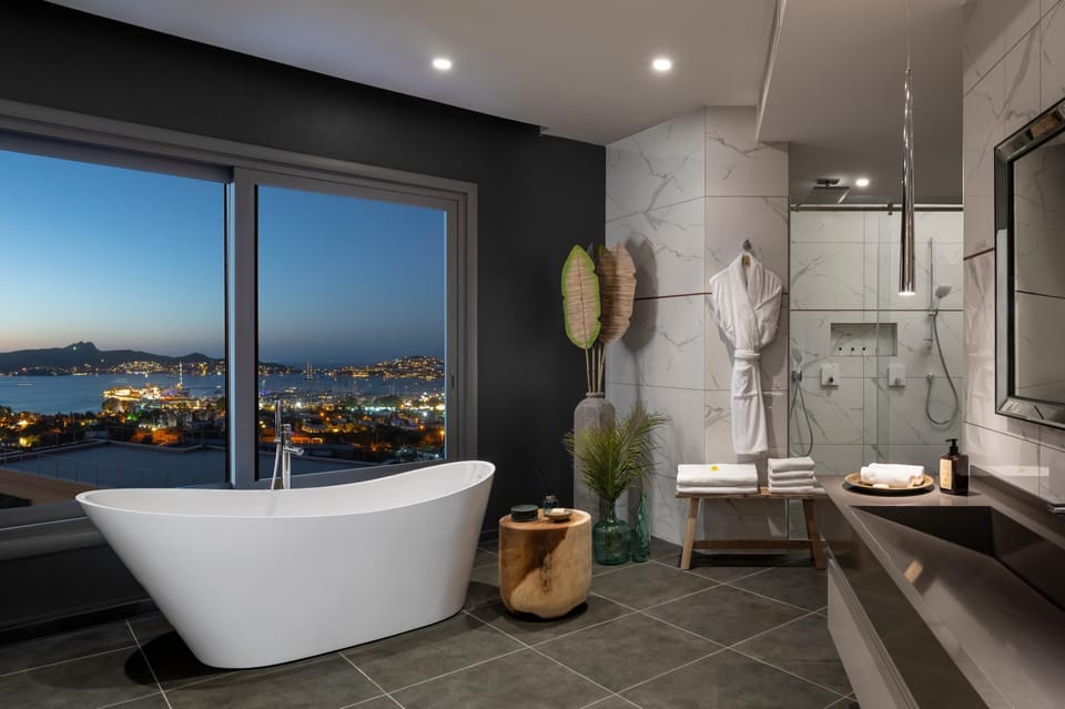 Sea View Infinity Suite With Terrace | Bathroom | Shower, hair dryer, bathrobes, slippers