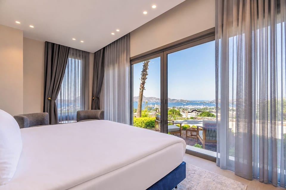 Sea View Premium Room With Garden Access | Minibar, in-room safe, desk, blackout drapes