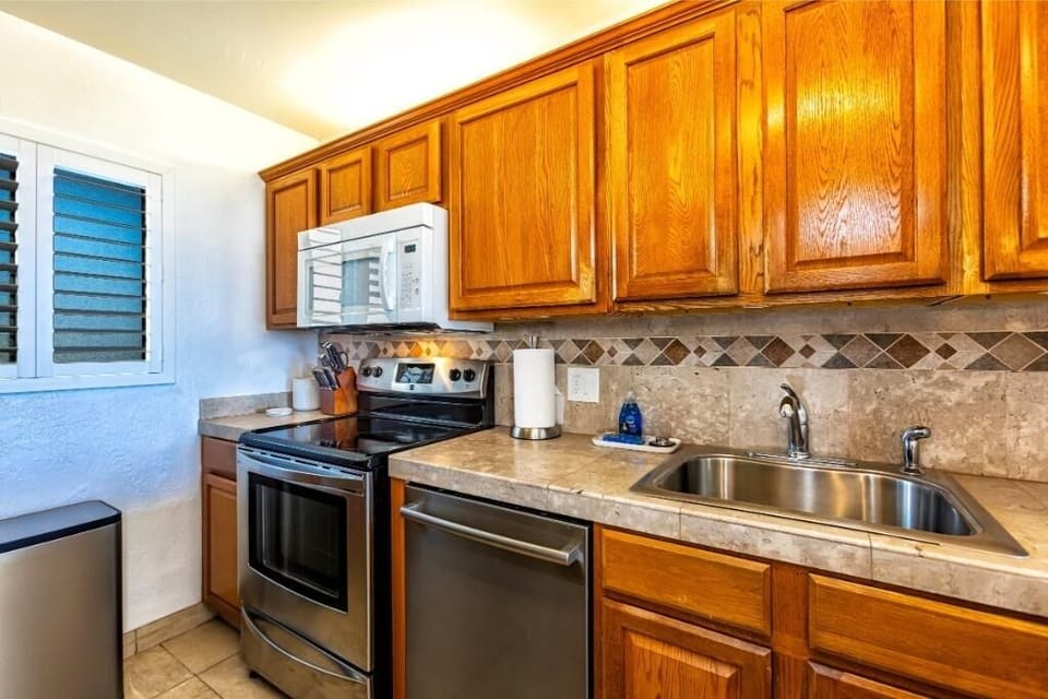 Condo, 2 Bedrooms | Private kitchen | Coffee/tea maker, fridge, oven, toaster