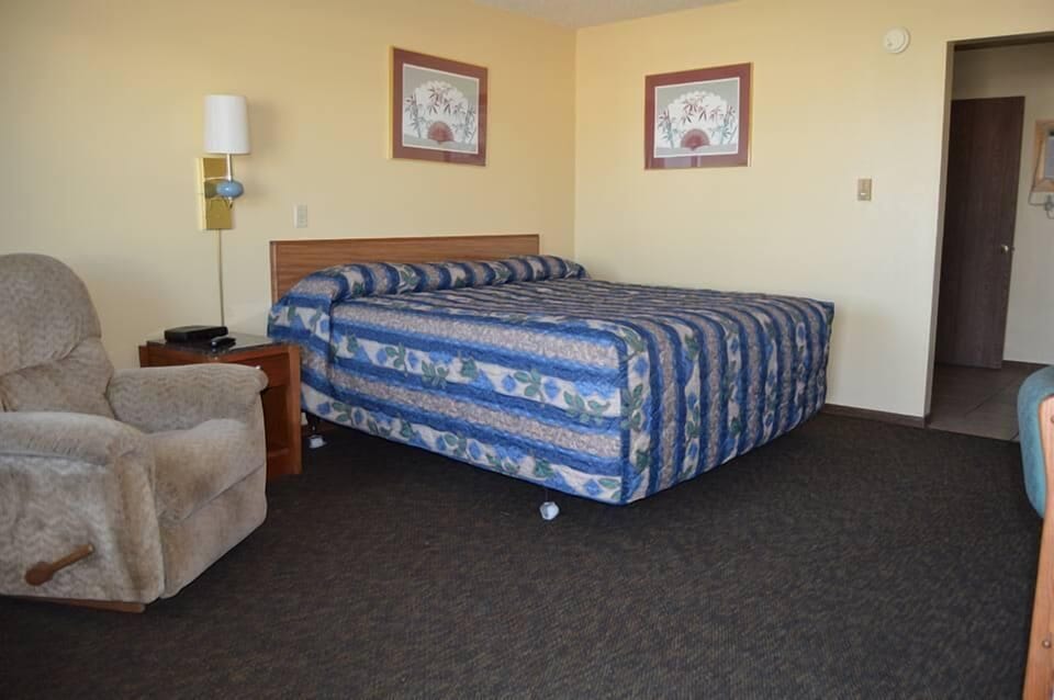 Standard Single Room | Blackout drapes, iron/ironing board, free WiFi, bed sheets