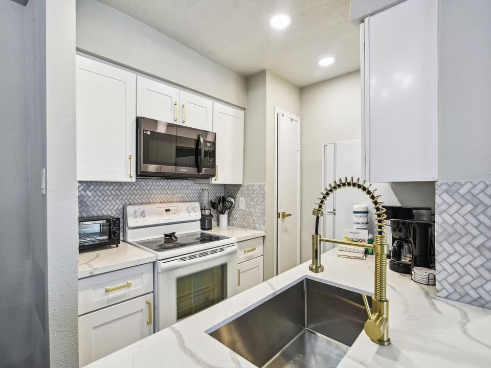 Condo (1 Bedroom) | Property amenity