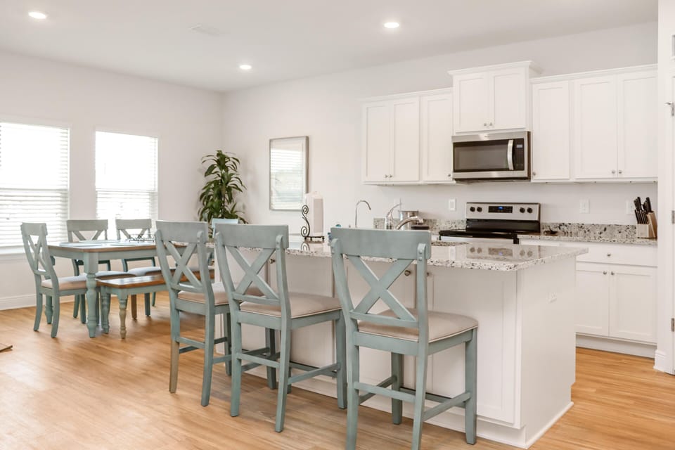 House, Multiple Beds (Beach Haven at WindMark) | Dining
