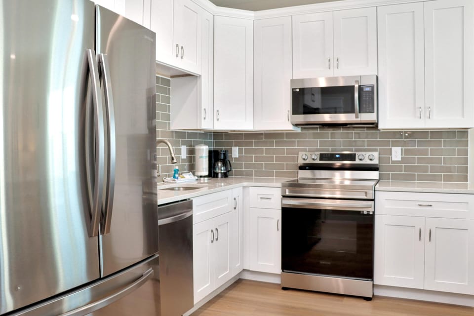 House, Multiple Beds (The Great White 1) | Private kitchen