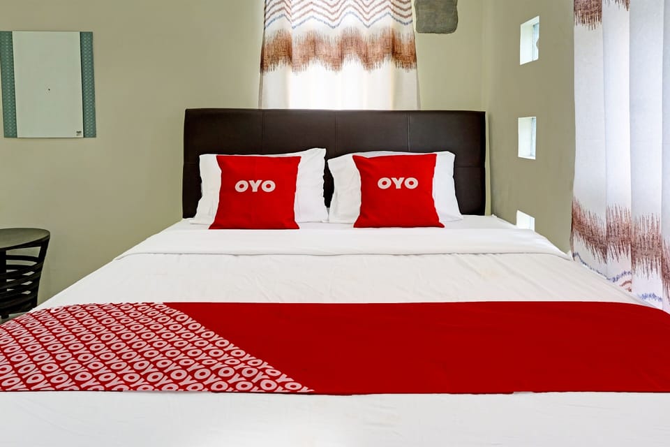 Deluxe Double Room | Laptop workspace, free WiFi, bed sheets