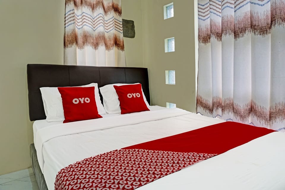 Deluxe Double Room | Laptop workspace, free WiFi, bed sheets