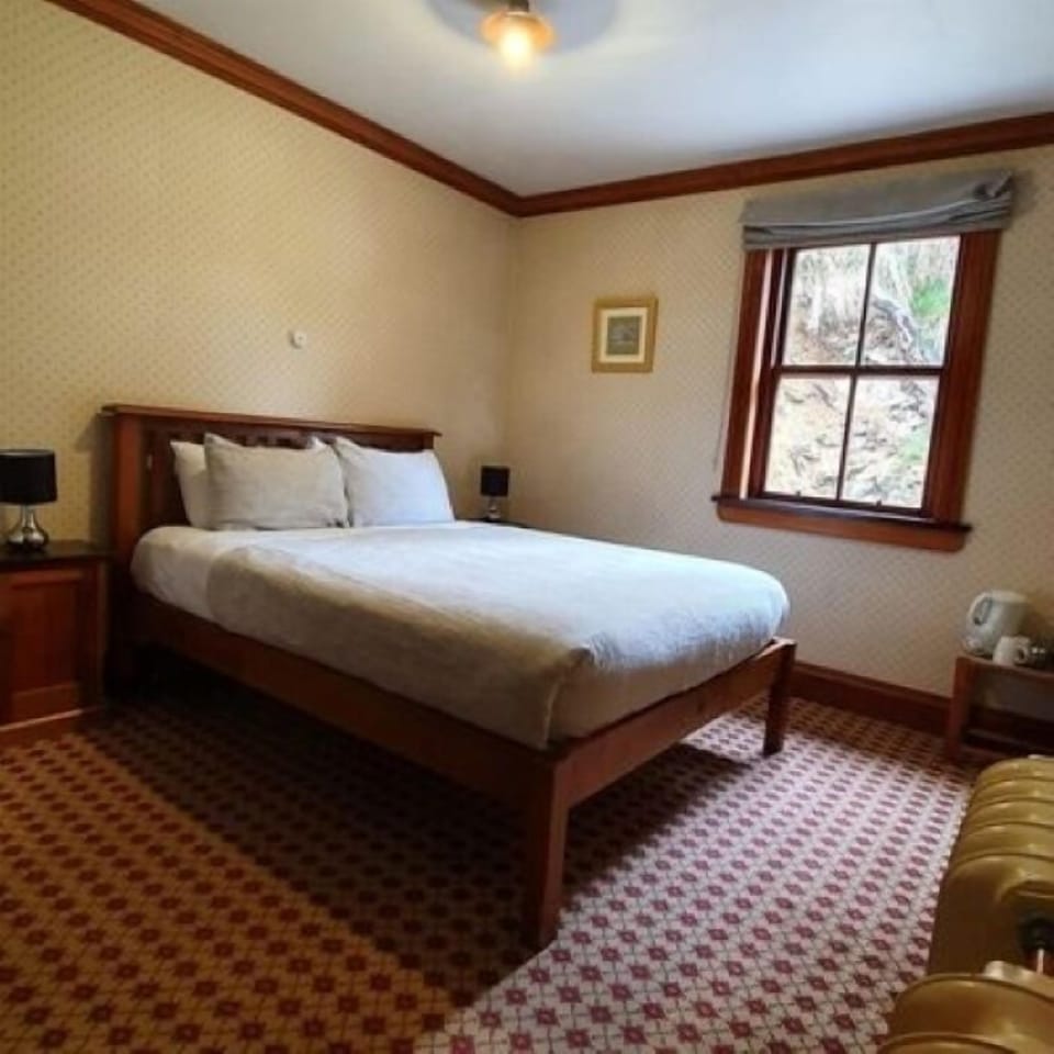Standard Double Room | Free WiFi, bed sheets