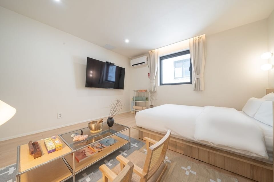 Yoga | Premium bedding, free WiFi, bed sheets
