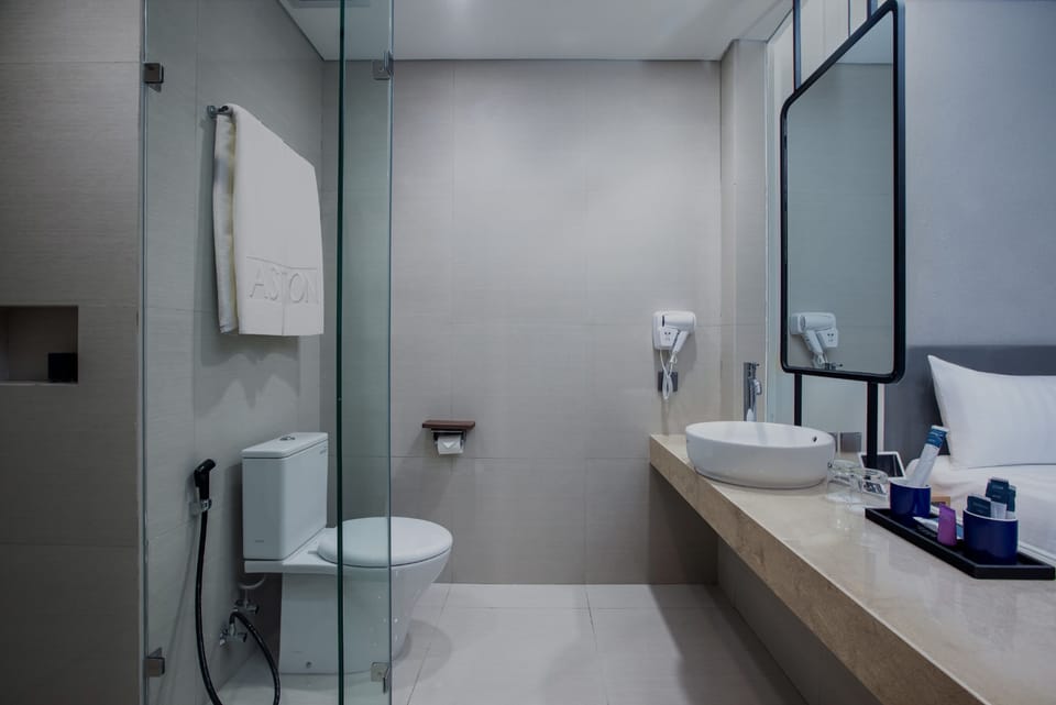 Superior Room | Bathroom | Shower, hair dryer, towels