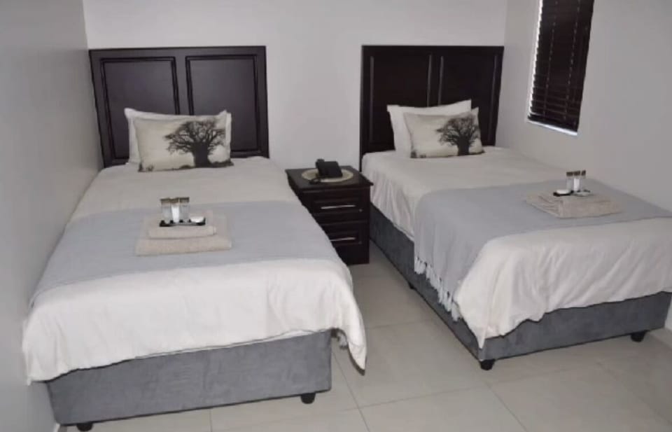 Signature Single Room | Iron/ironing board, free wired internet