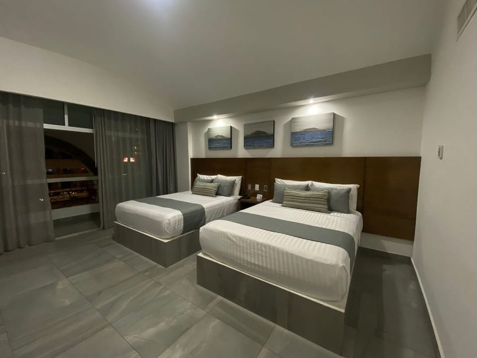 Standard Quadruple Room | In-room safe, iron/ironing board, free WiFi, bed sheets