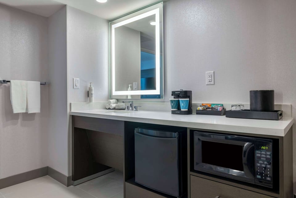 Suite, 1 King Bed, Accessible, Bathtub | Premium bedding, in-room safe, desk, blackout drapes