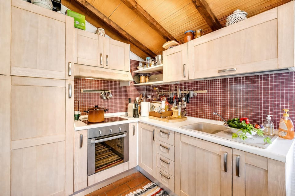Standard House, 2 Bedrooms, 2 Bathrooms (Family Friendly Rosa House Amazing) | Private kitchen