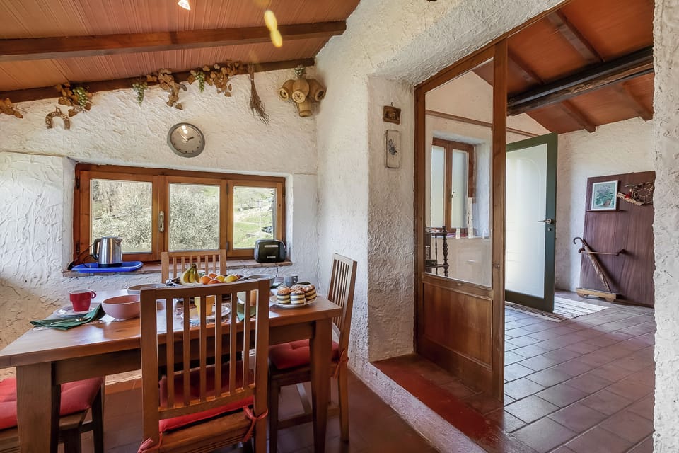 Standard House, Multiple Bedrooms, 2 Bathrooms (Family Friendly Rosa House Amazing) | Dining