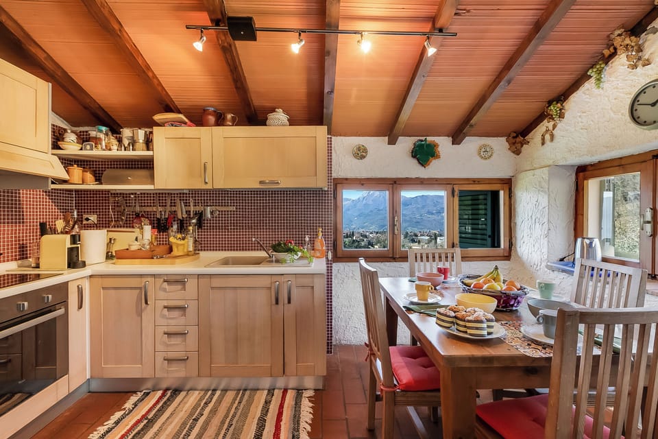 Standard House, Multiple Bedrooms, 2 Bathrooms (Family Friendly Rosa House Amazing) | Private kitchen | Fridge, oven, stovetop, coffee/tea maker