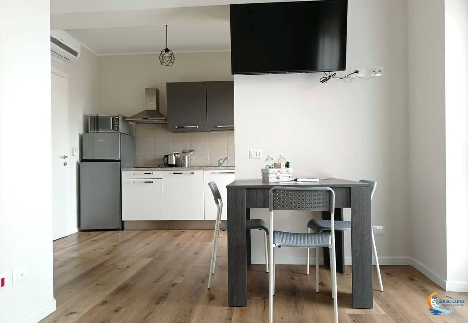 Deluxe Suite | Private kitchen | Electric kettle