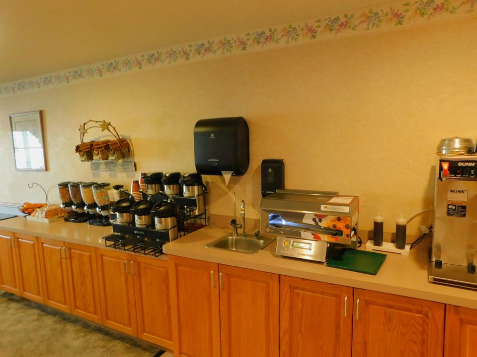 Free daily continental breakfast