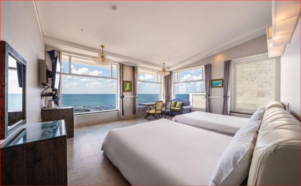 Ocean Suite B (No Bathtub) | Premium bedding, free WiFi