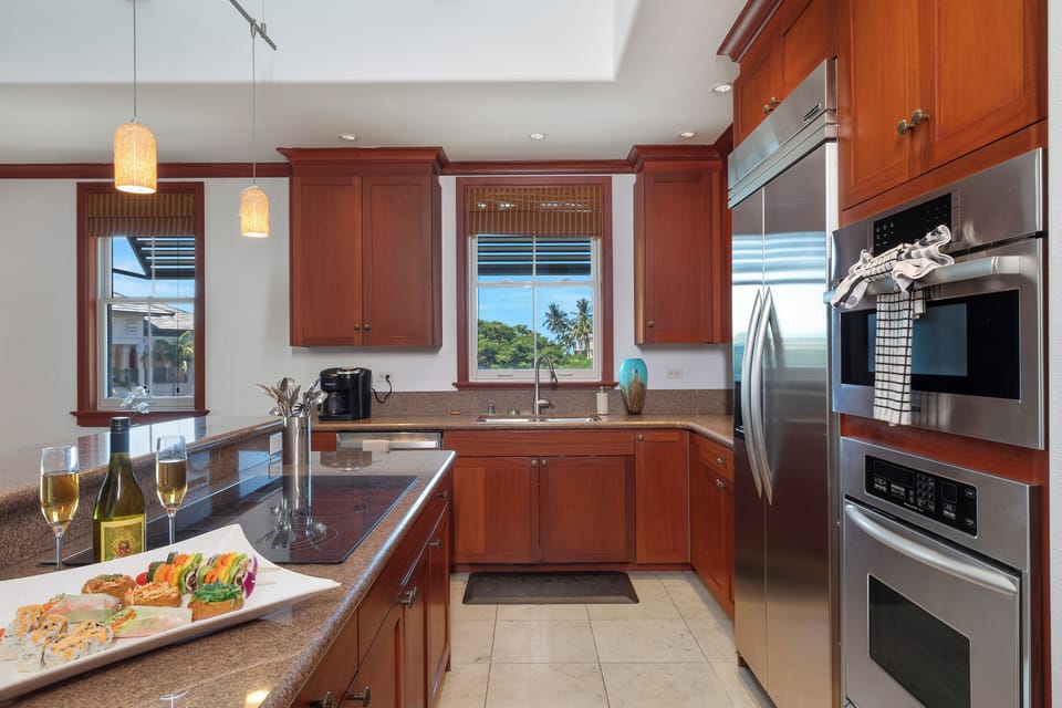 Condo | Private kitchen | Coffee/tea maker, full-size fridge, microwave, oven
