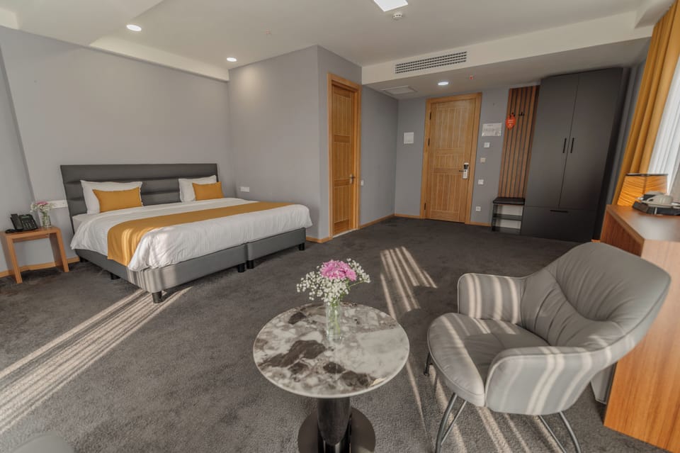Junior Double Room | Hypo-allergenic bedding, minibar, free WiFi, bed sheets