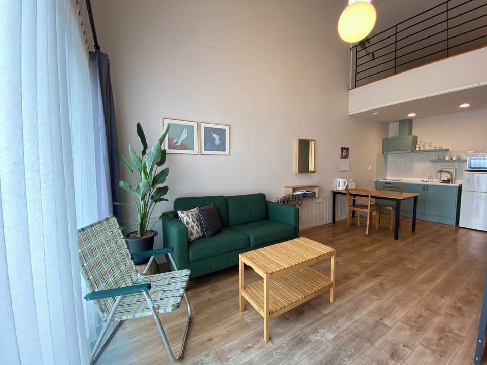 Duplex | 1 bedroom, laptop workspace, blackout drapes, free WiFi