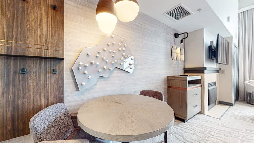 Studio | Dining