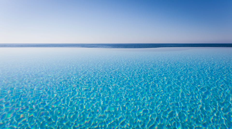 2 outdoor pools, sun loungers