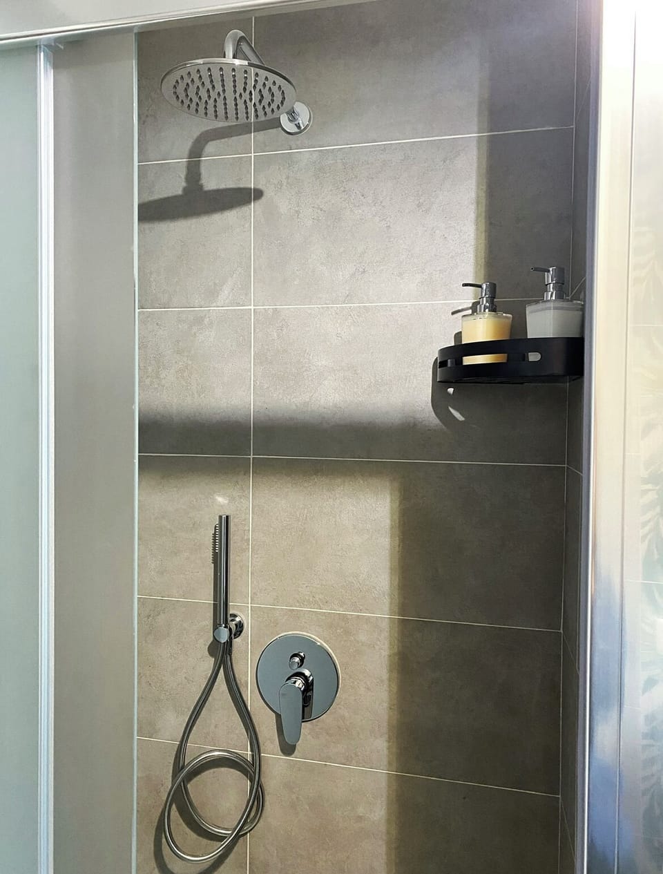 Classic Room | Bathroom | Free toiletries, hair dryer, bidet