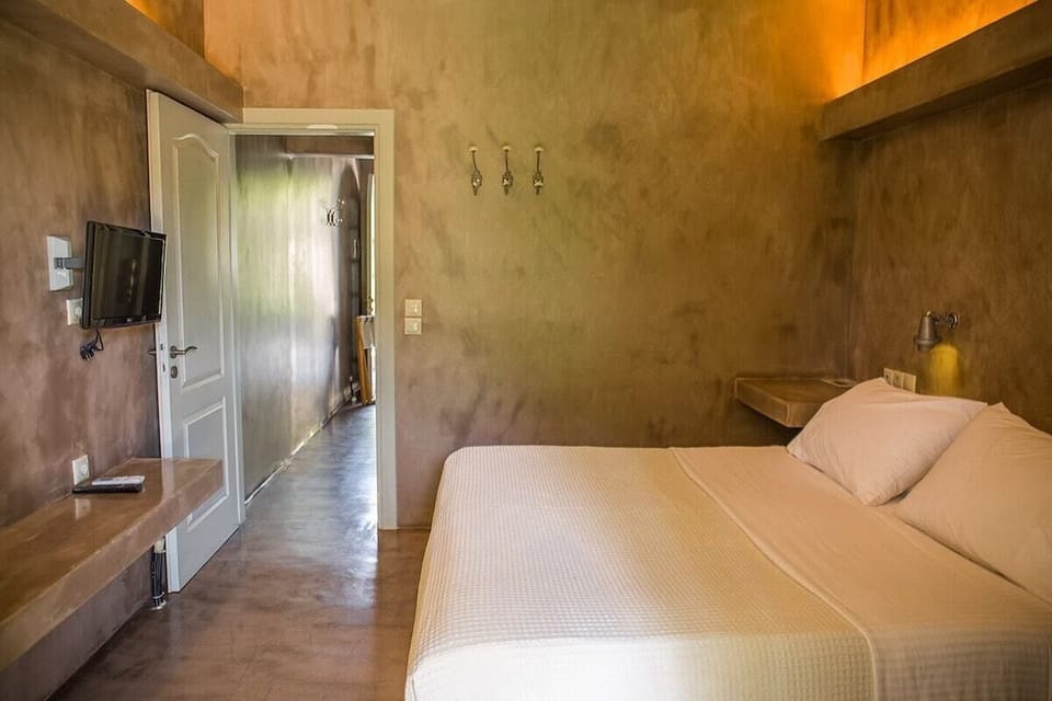 1 bedroom, Egyptian cotton sheets, premium bedding, pillowtop beds