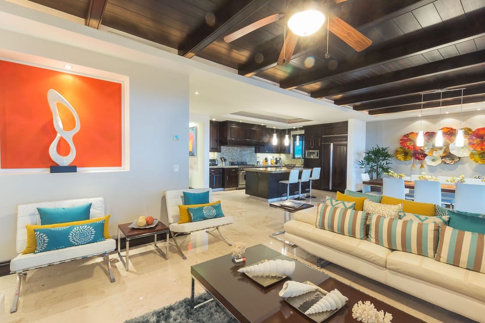Basic Condo | Living area