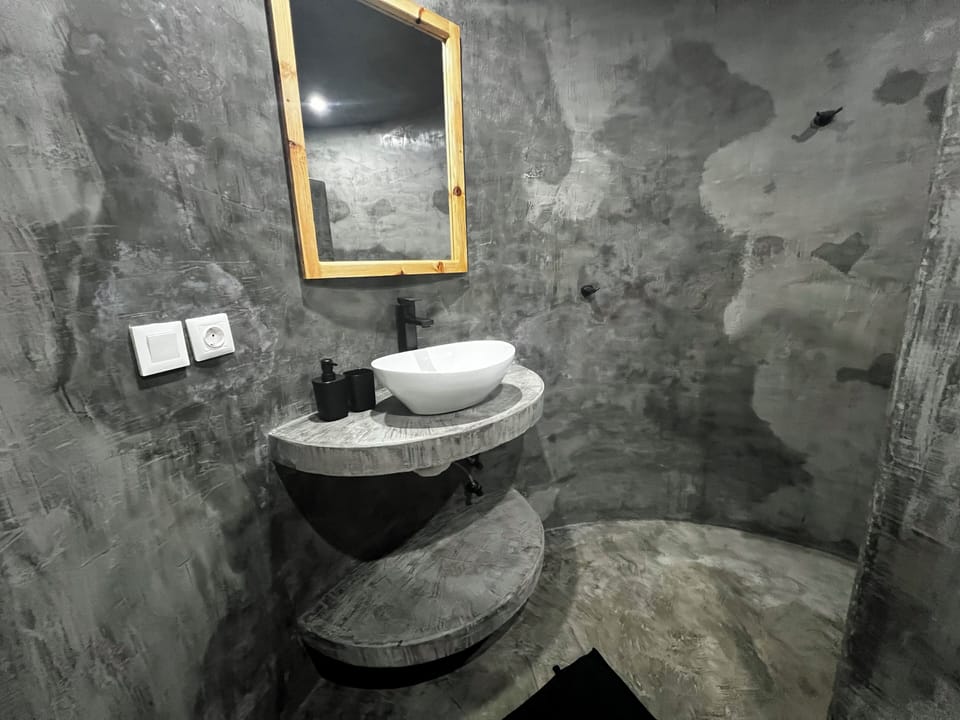 Double or Twin Room | Bathroom | Shower, towels