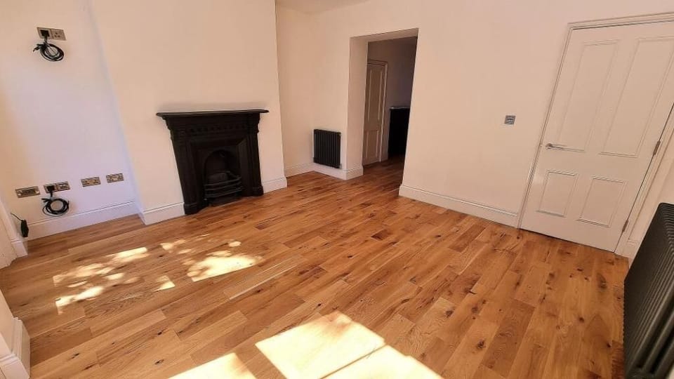 HU1 Triplex City Centre Gem sleeps 6 H7 Apartment in Hull