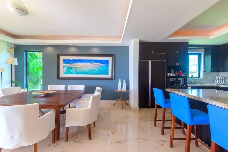 Basic Condo | In-room dining