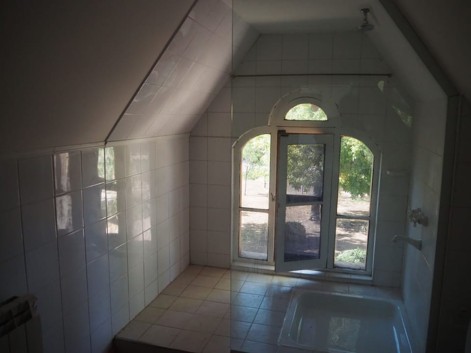 Standard Room, 1 Queen Bed, Garden View | Bathroom | Rainfall showerhead, hair dryer, bidet, towels