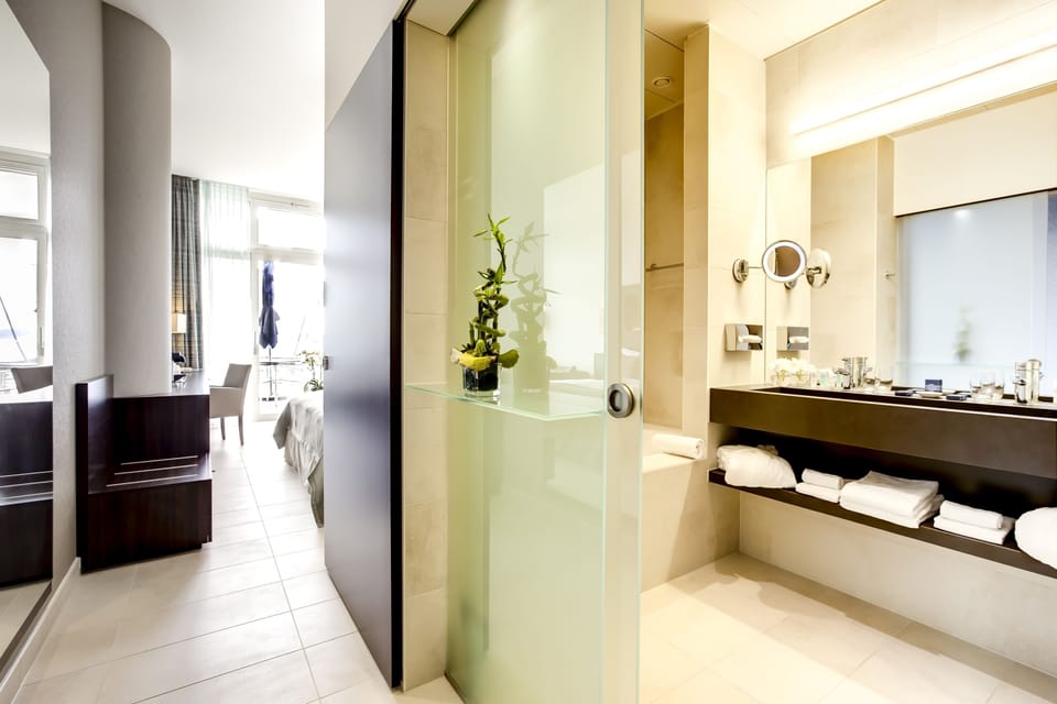 Deluxe Double Room, Terrace, Lake View | Minibar, in-room safe, desk, soundproofing