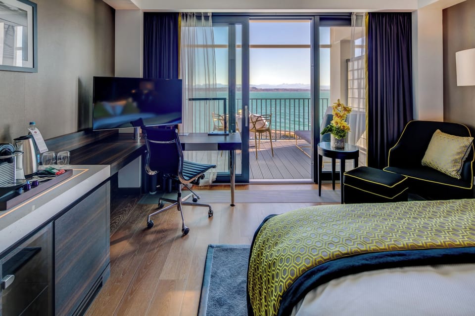 Executive Double Room, Terrace, Lake View | Minibar, in-room safe, desk, soundproofing