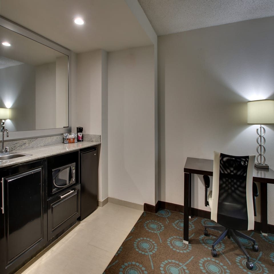 Room, 1 King Bed, Accessible, Non Smoking | Shared kitchen | Coffee/tea maker, fridge, microwave