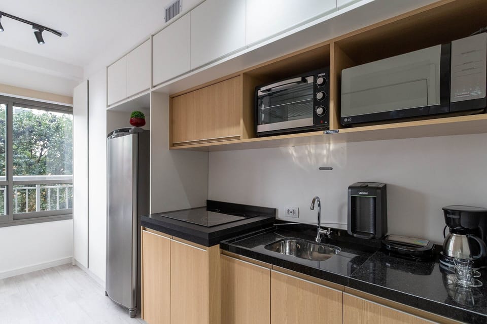 City Studio | Private kitchen | Fridge, microwave, coffee/tea maker, blender