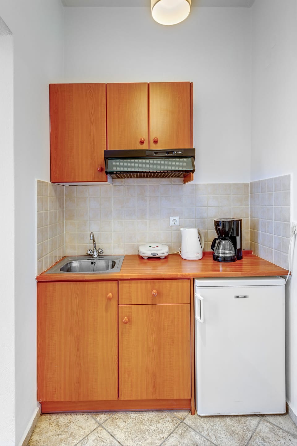 Apartment, Terrace | Private kitchen | Fridge, coffee/tea maker, electric kettle