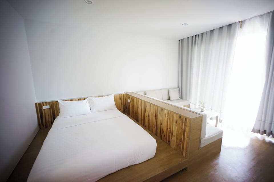 Queen Room with Balcony | Free WiFi, bed sheets
