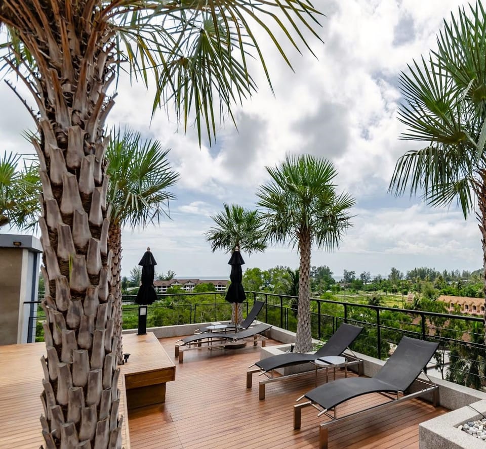 4 outdoor pools