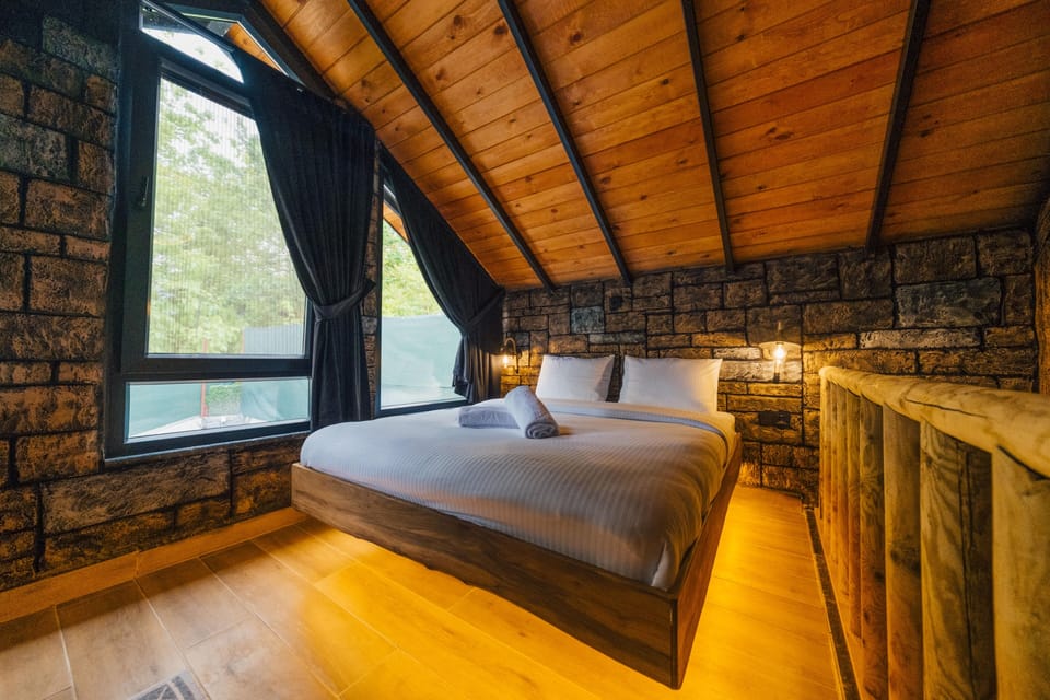 Economy Villa | Premium bedding, down comforters, desk, laptop workspace